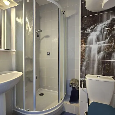 T1 Confortable Avec Balcon Et Ascenseur A - Fr-1-553-181